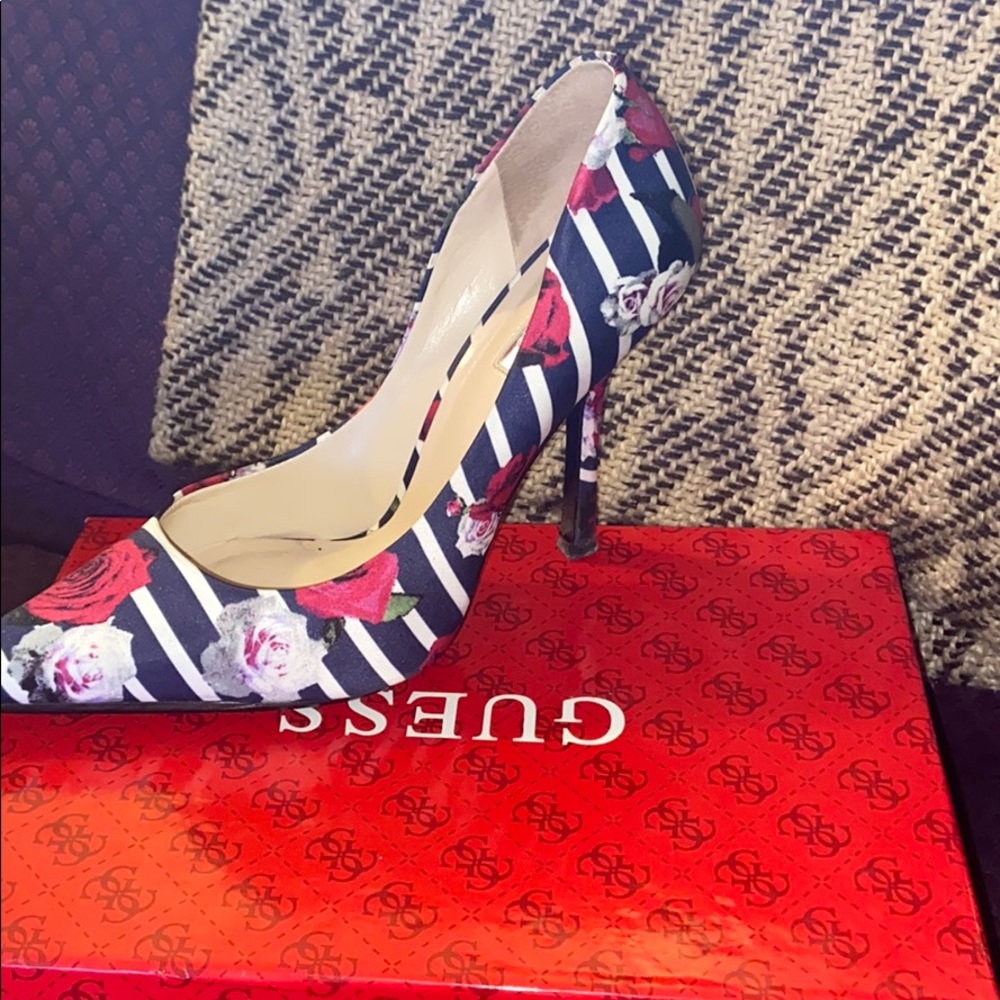 GUESS HEEL FLORAL PRINT *WORN ONCE*